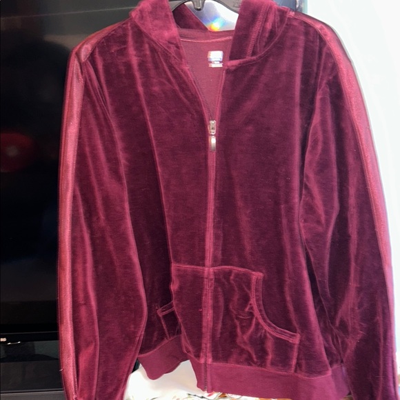 SB Active- Plush Burgundy Zip-Up Hoodie with pockets, used but in condition XL - Picture 2 of 5